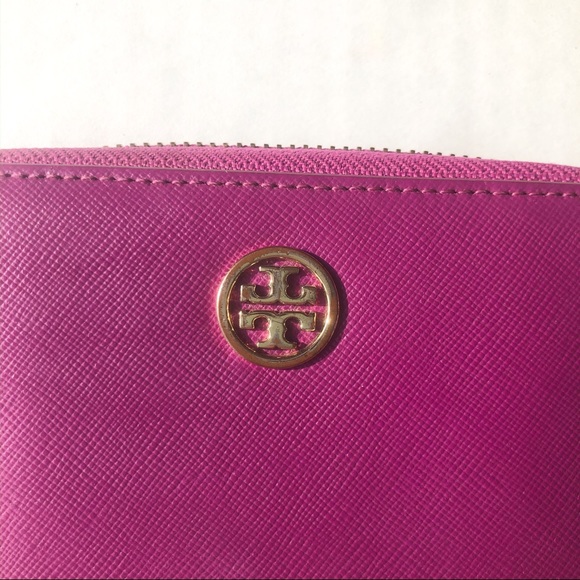 Tory Burch Robinson Wristlet Smartphone Fuchsia - Picture 3 of 8